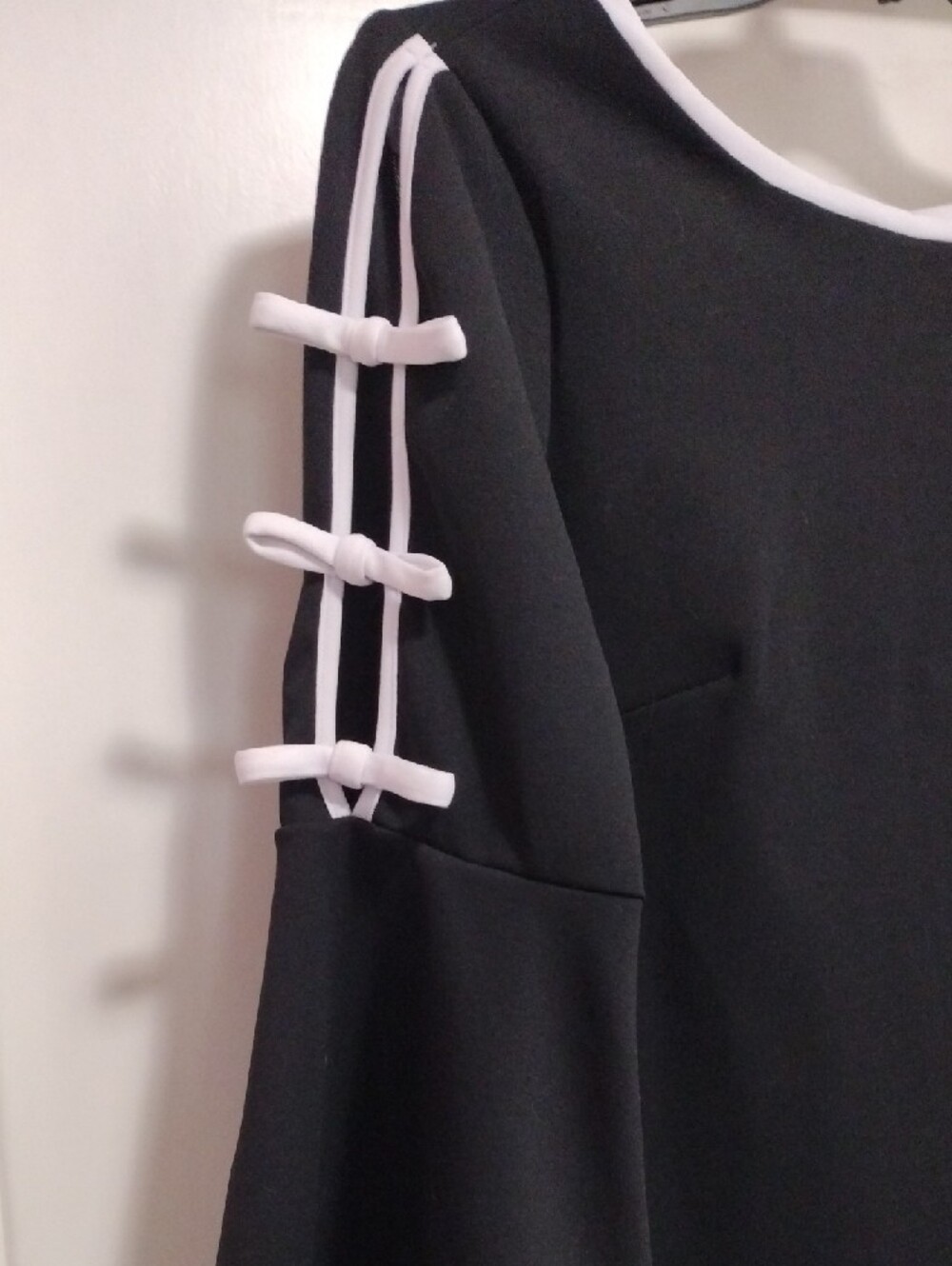 Shelby & Palmer Black Dress with White Trim and Bell Sleeves Size 16 - Picture 3 of 6